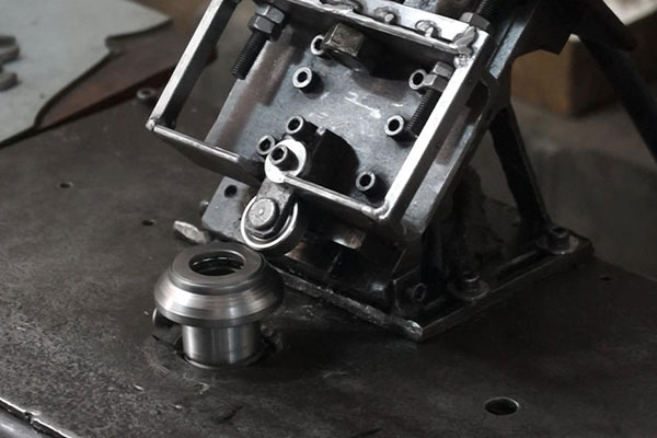 Spherical bearing outer ring machining
